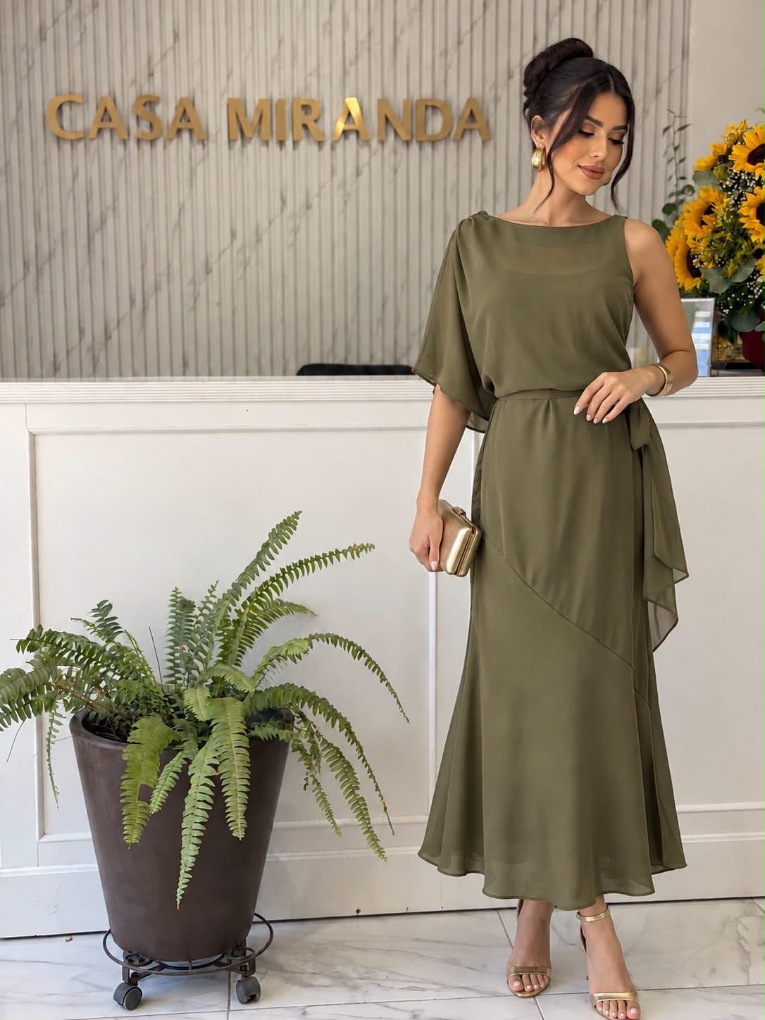 VESTIDO SATÉN CON CAPA