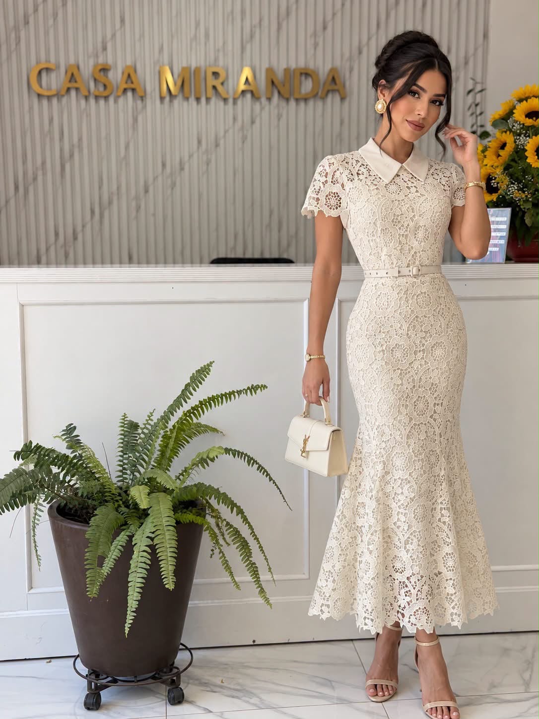 VESTIDO BEIGE DE ENCAJE