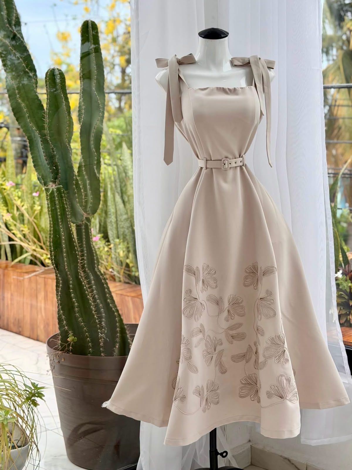 VESTIDO BEIGE LISO